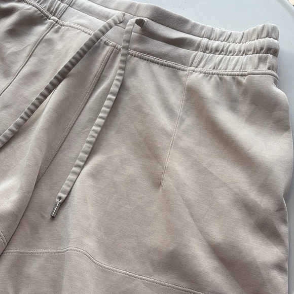 Lululemon Soft Ambitions High Rise Short 4" color trench cream size 10 - Picture 4 of 7